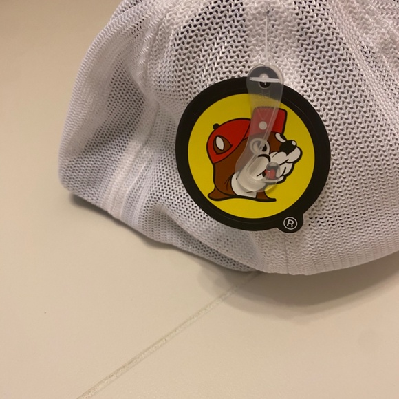 NWT Buc-ee’s White Navy and Red Pitch Cap M/L - Picture 4 of 6